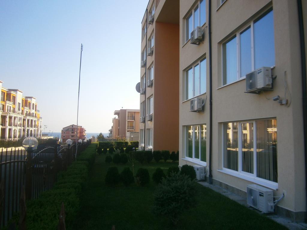 Anna Marina Apartments Sveti Vlas Exteriör bild